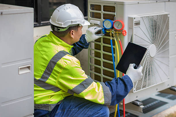 Professional Hvac technician working in Maysville, NC